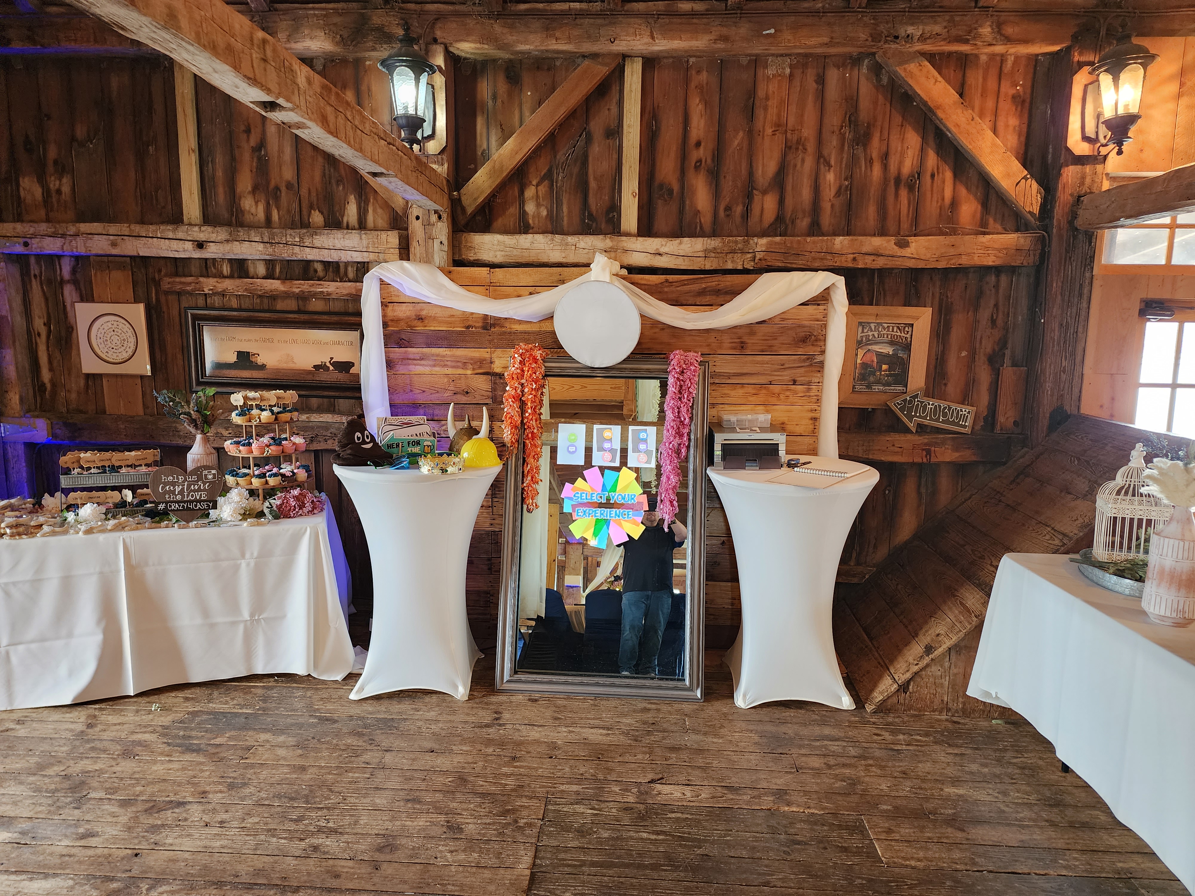 Mirror Me photo booth rental at Cincinnati wedding reception