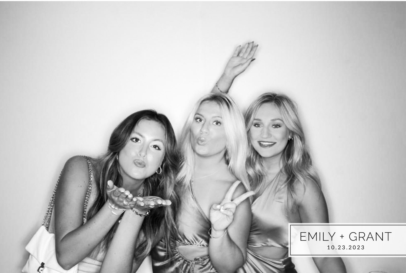 Glam photo booth rental Cincinnati Ohio